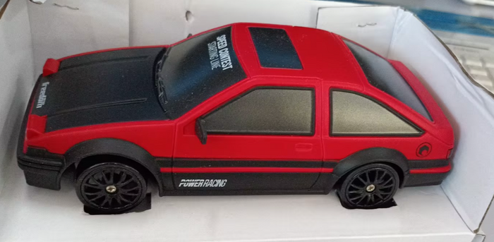Lampiarnia Auto do driftu 4x4 na pilota z pachołkami w zestawie